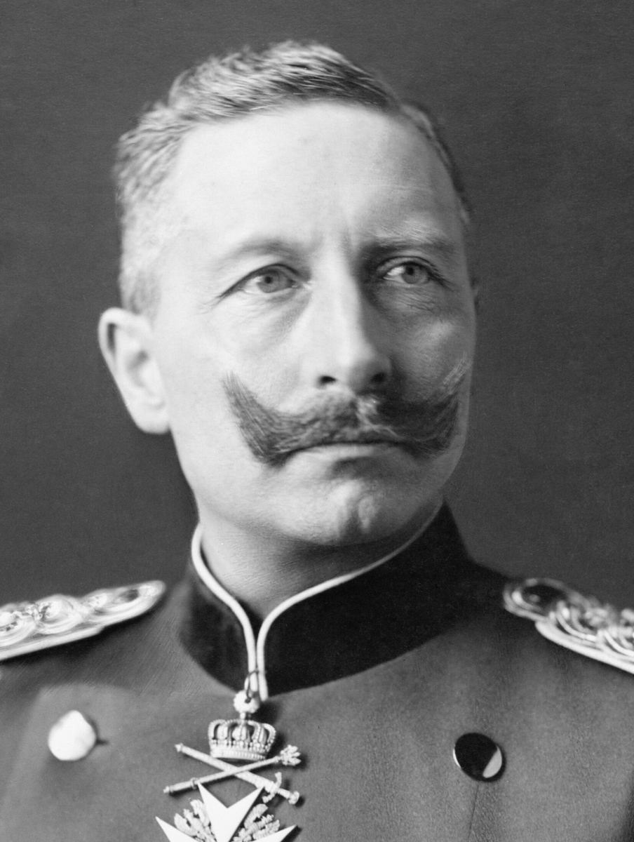 Kaiser Wilhelm II. 1902 mit gezwirbeltem Schnurrbart – historischer Bart Style in Deutschland