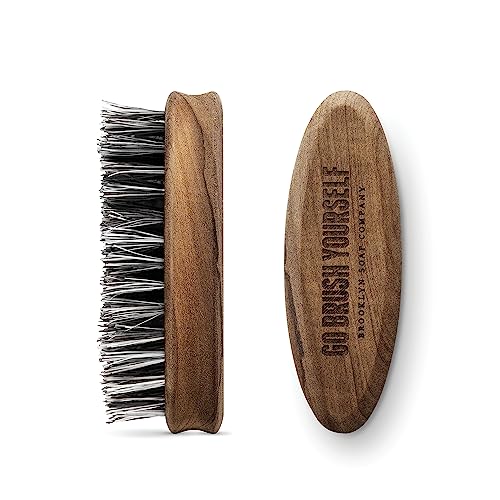 Bartbürste · BROOKLYN SOAP COMPANY · Bürste mit veganen Borsten - für die tägliche Bartpflege von 3-Tage-Bart oder Vollbart · Beard Brush als Geschenk für Männer und für die Reise ✓